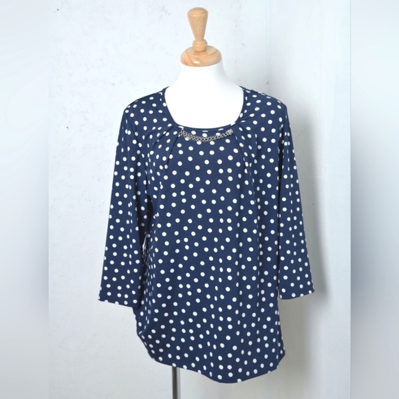 Notations | Blue & white polka dot with metal chain detail cropped sleeves - Picture 1 of 10